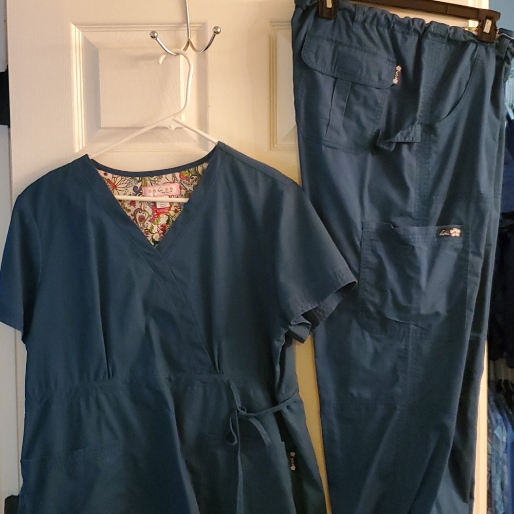 Women's Koi XL scrub set. TEAL
